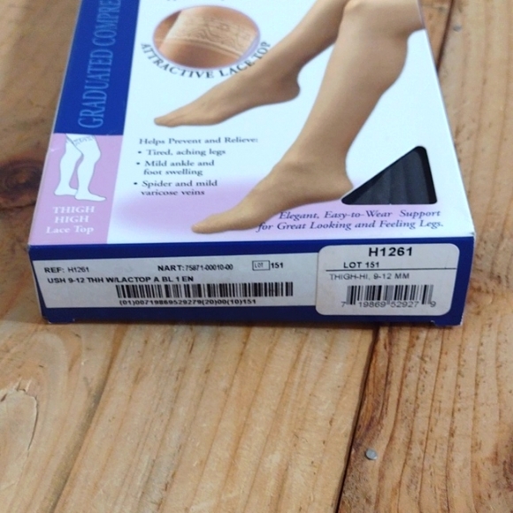 Activa Ultra Sheer Lite Support Thigh High Lace Top Hose H1261 Black Size A NWT - Picture 5 of 9